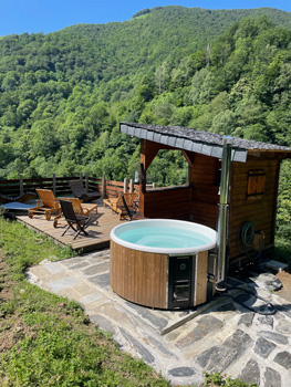 les trois maisons, gite de montagne en vallée d’aspe avec piscine, spa, sauna, animaux et stage sportif, bain nordique