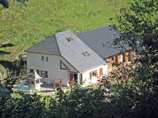 les trois maisons, gite de montagne en vallée d’aspe avec piscine, spa, sauna, animaux et stage sportif, club house