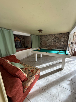les trois maisons, gite de montagne en vallée d’aspe avec piscine, spa, sauna, animaux et stage sportif, gîte jaune