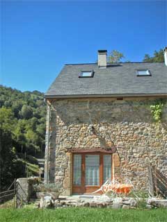 les trois maisons, gite de montagne en vallée d’aspe avec piscine, spa, sauna, animaux et stage sportif, gîte vert