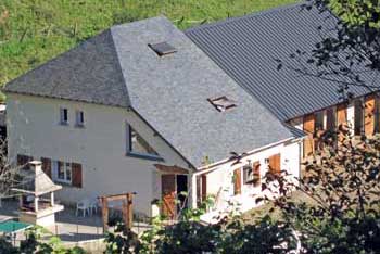 les trois maisons, gite de montagne en vallée d’aspe avec piscine, spa, sauna, animaux et stage sportif